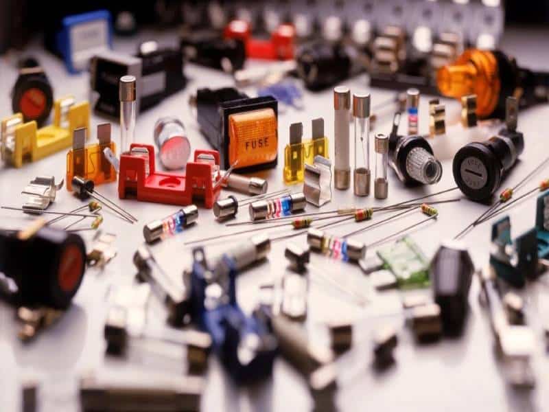 🏗️ طبقه‌بندی کلی قطعات الکترونیکی