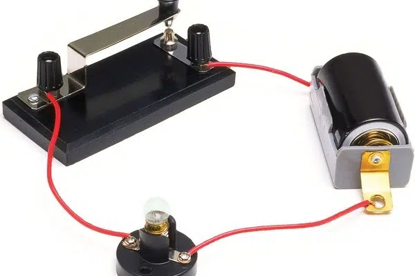 مدارهای الکترونیکی: از مبانی تا کاربردهای پیشرفته